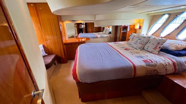 50' Flybridge Searay - Image 3