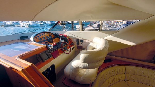 50' Flybridge Searay - Image 4