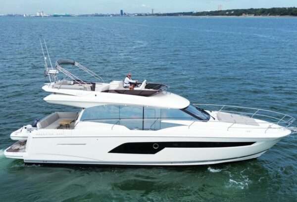 75' Prestige Flybridge (Includes Jetski)