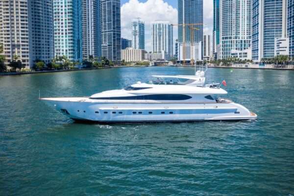103' Maiora (Includes: 2 Jetski, Water Pool & 2 Seabobs)