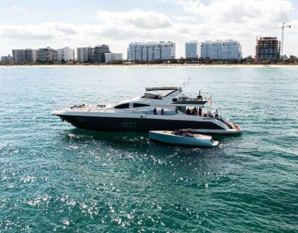 100' Azimut Reflection (Includes Jetski, seabob, trampoline, island)